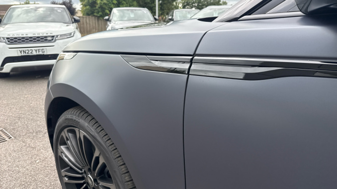 Land Rover Range Rover Velar 3.0 D300 MHEV Belgravia Edition 5dr Auto Diesel Estate - Image 20